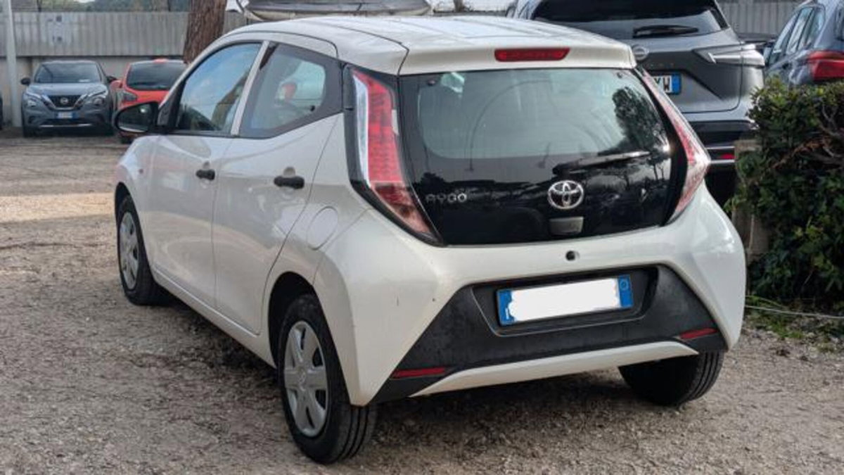 Toyota Aygo 1.0 VVT-i 69 CV 5 porte x-play (5)