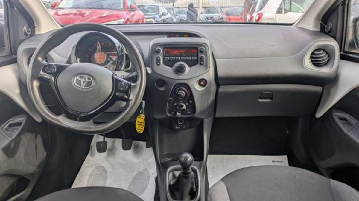 Toyota Aygo 1.0 VVT-i 69 CV 5 porte x-play (7)