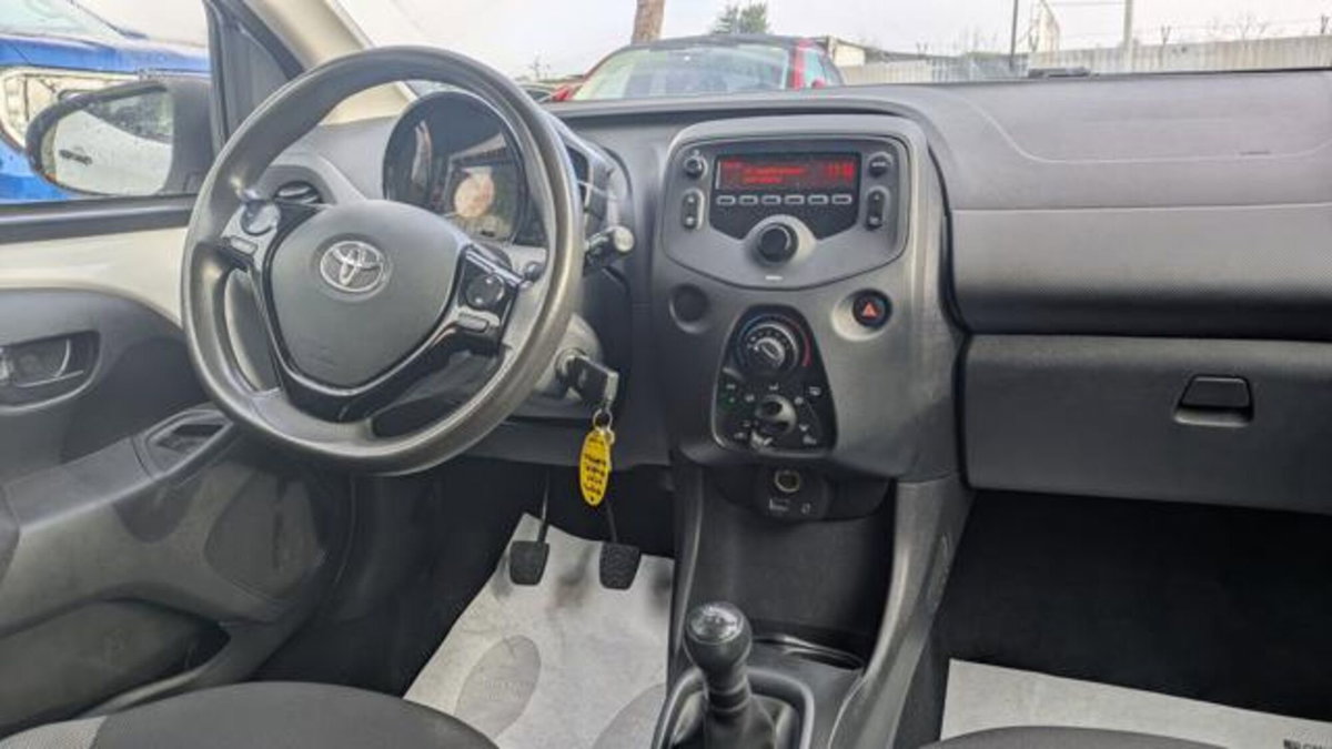 Toyota Aygo 1.0 VVT-i 69 CV 5 porte x-play (8)