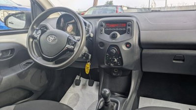 Toyota Aygo 1.0 VVT-i 69 CV 5 porte x-play TSS (8)