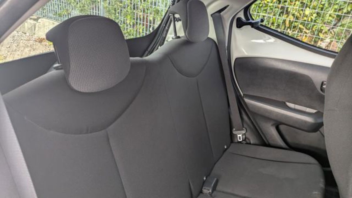 Toyota Aygo 1.0 VVT-i 69 CV 5 porte x-clusiv (12)