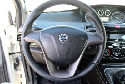 Lancia Ypsilon 1.2 69 CV 5 porte Elefantino (10)