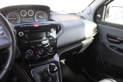Lancia Ypsilon 1.2 69 CV 5 porte Elefantino (11)
