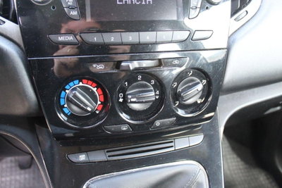 Lancia Ypsilon 1.2 69 CV 5 porte Elefantino (13)
