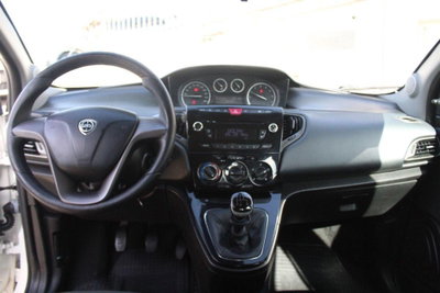 Lancia Ypsilon 1.2 69 CV 5 porte Elefantino (16)