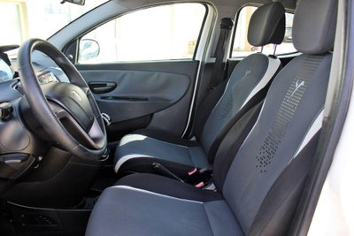 Lancia Ypsilon 1.2 69 CV 5 porte Elefantino (8)