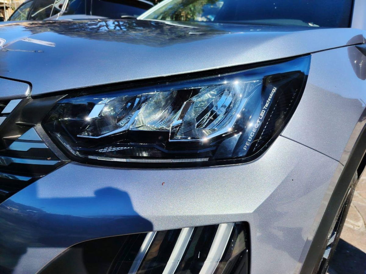 Peugeot 2008 PureTech 100 S&S Allure (12)