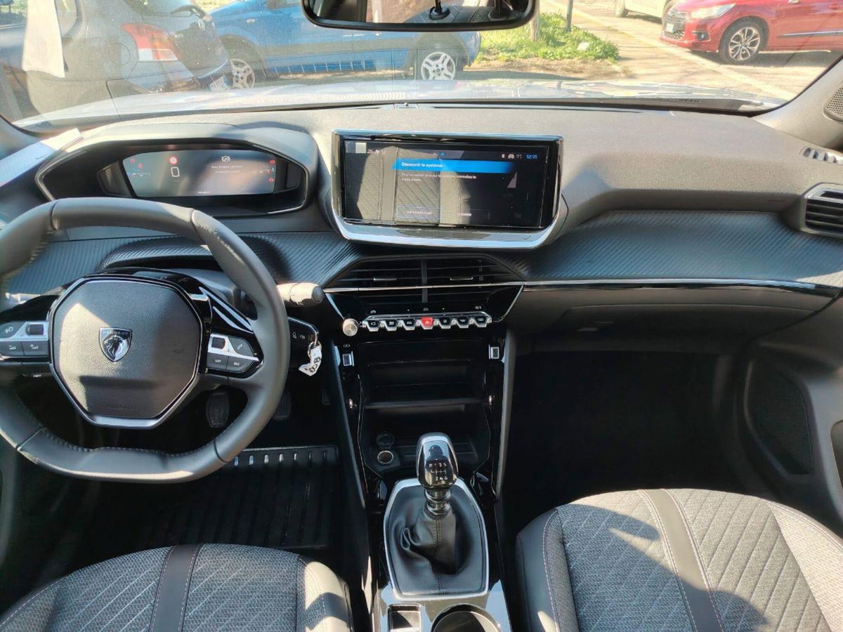 Peugeot 2008 PureTech 100 S&S Allure (13)