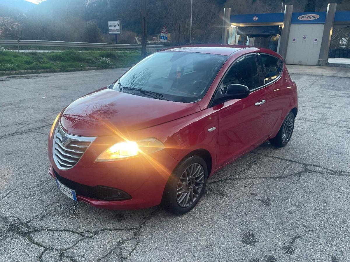 Lancia Ypsilon 1.3 MJT 16V 95 CV 5 porte S&S Silver