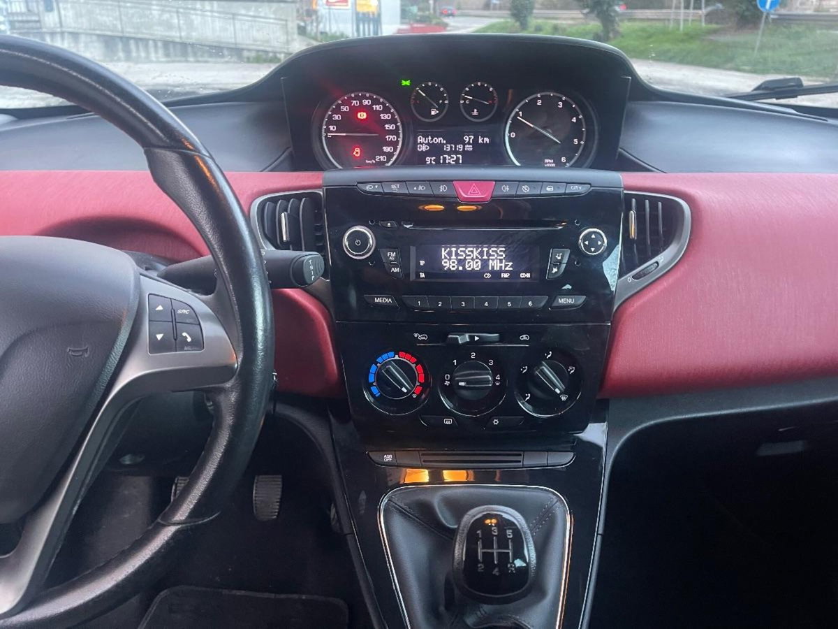 Lancia Ypsilon 1.3 MJT 16V 95 CV 5 porte S&S Silver (16)