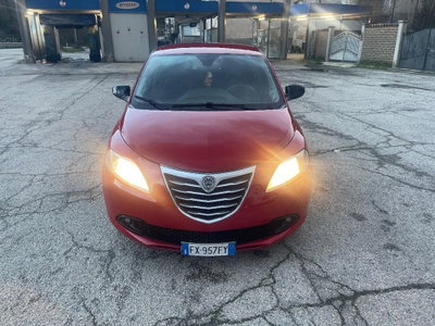 Lancia Ypsilon 1.3 MJT 16V 95 CV 5 porte S&S Silver (2)