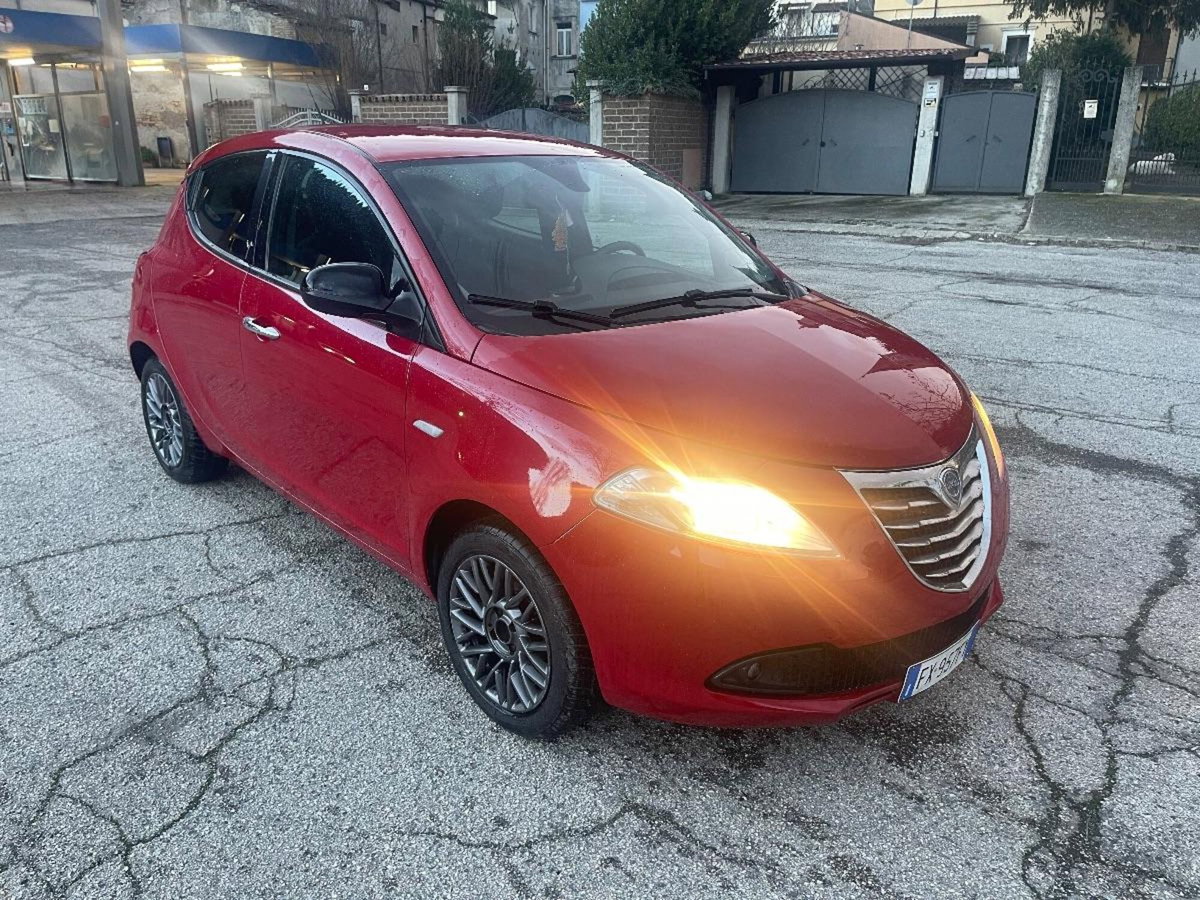 Lancia Ypsilon 1.3 MJT 16V 95 CV 5 porte S&S Silver (3)