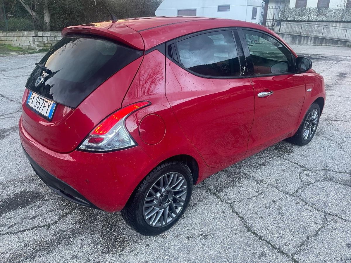 Lancia Ypsilon 1.3 MJT 16V 95 CV 5 porte S&S Silver (5)