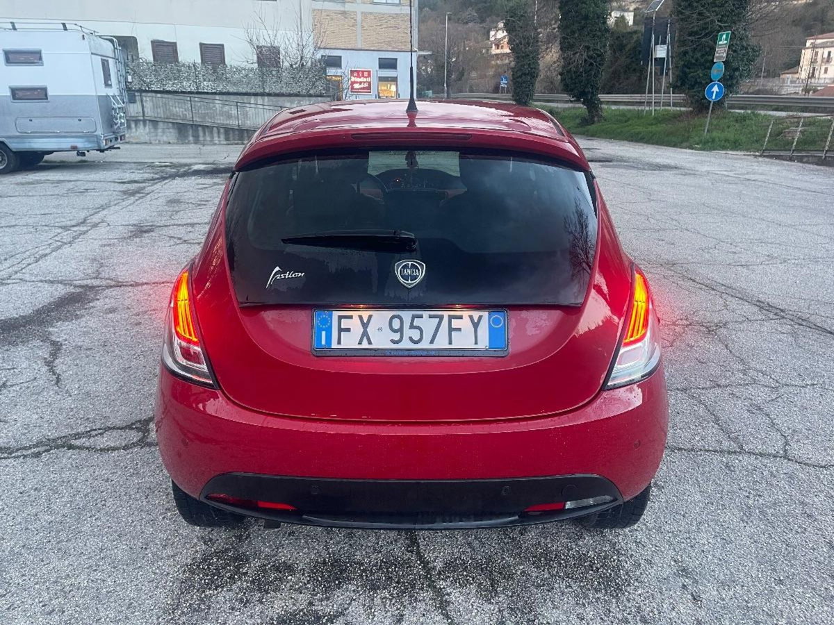 Lancia Ypsilon 1.3 MJT 16V 95 CV 5 porte S&S Silver (6)