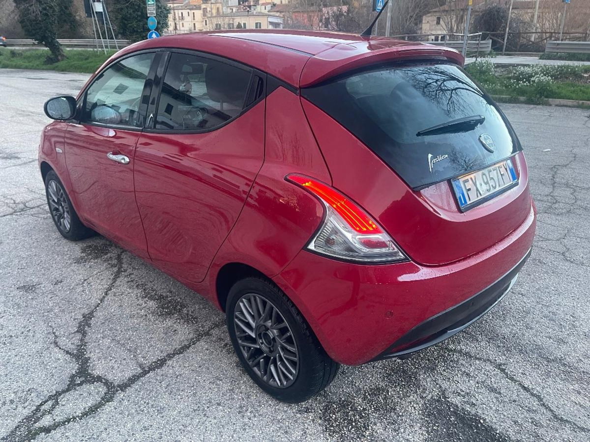 Lancia Ypsilon 1.3 MJT 16V 95 CV 5 porte S&S Silver (7)
