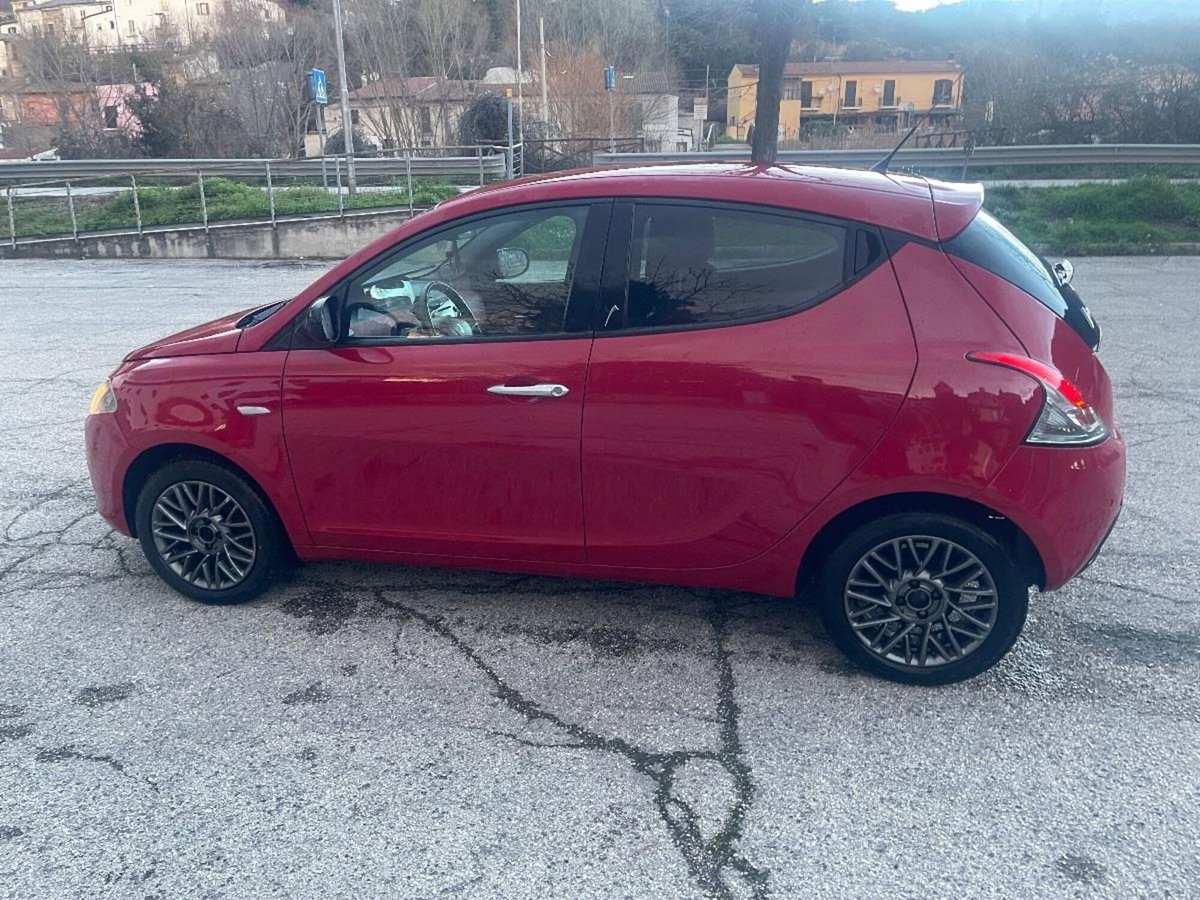Lancia Ypsilon 1.3 MJT 16V 95 CV 5 porte S&S Silver (8)