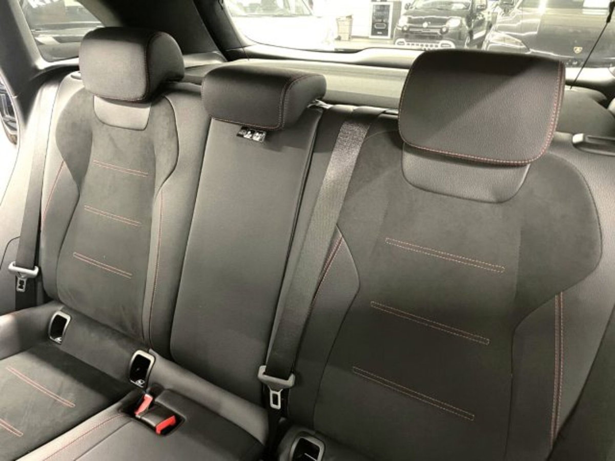 Mercedes-Benz Classe B 200 d Premium (17)