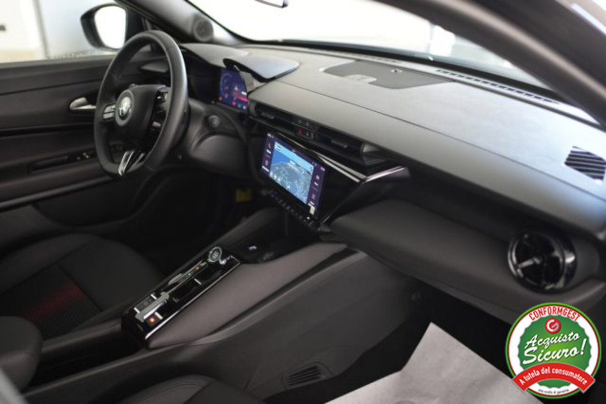 Alfa Romeo Junior 1.2 ibrida Speciale 145cv edct6 (7)