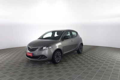 Lancia Ypsilon 1.0 FireFly 5 porte S&S Hybrid Ecochic Silver usata