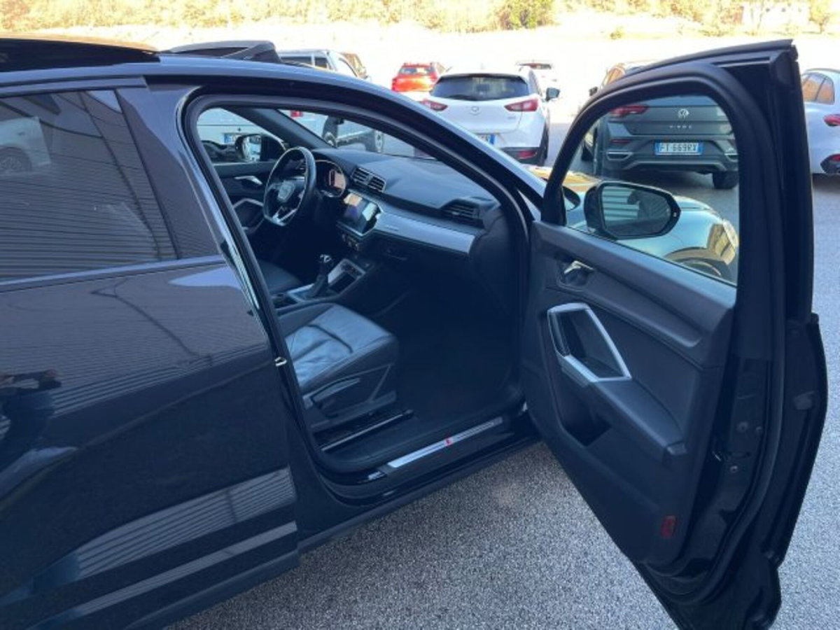 Audi Q3 Sportback 35 2.0 tdi Identity Black s-tronic (10)