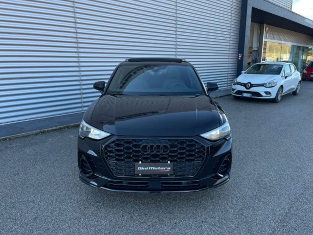 Audi Q3 Sportback 35 2.0 tdi Identity Black s-tronic (2)