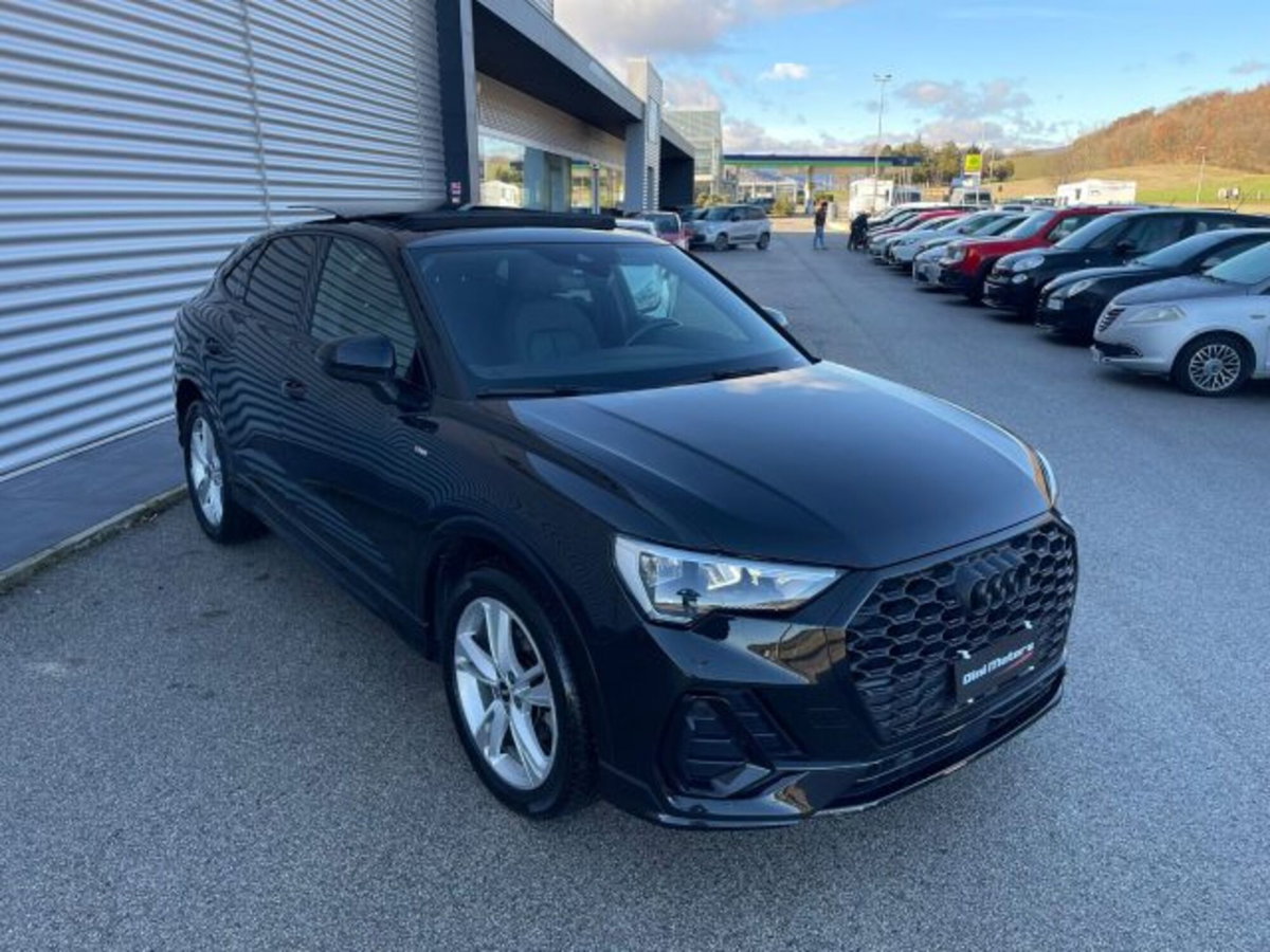 Audi Q3 Sportback 35 2.0 tdi Identity Black s-tronic (3)