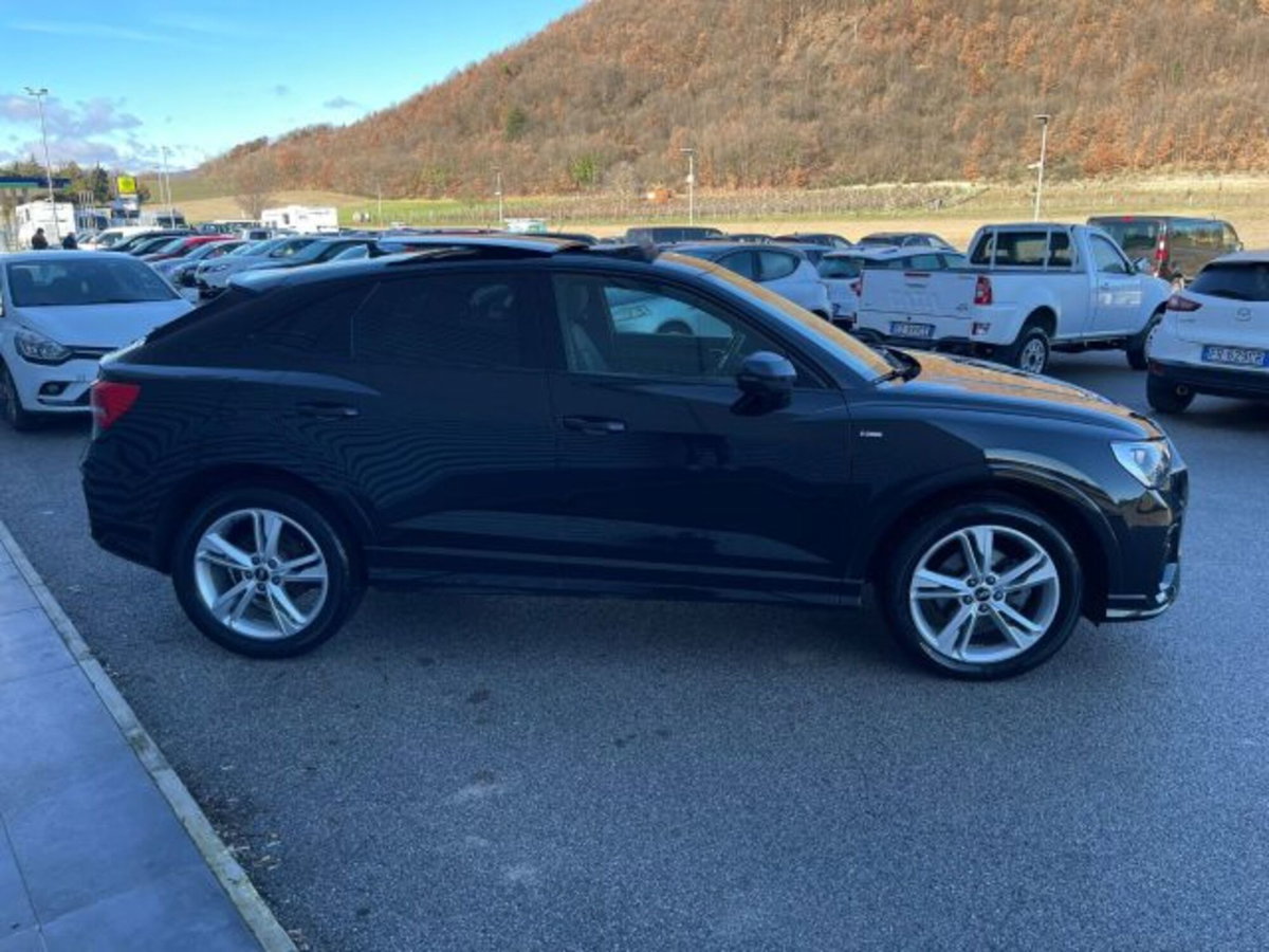 Audi Q3 Sportback 35 2.0 tdi Identity Black s-tronic (4)