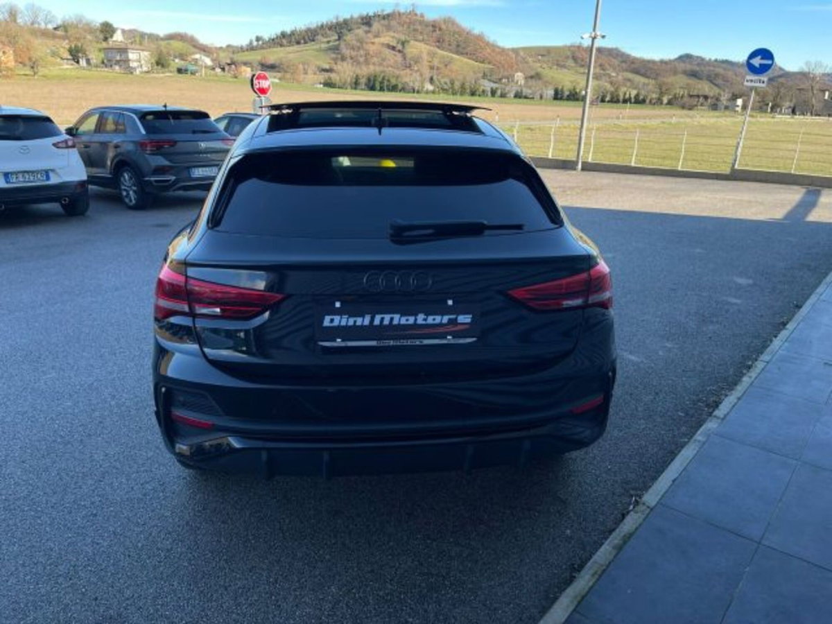 Audi Q3 Sportback 35 2.0 tdi Identity Black s-tronic (5)