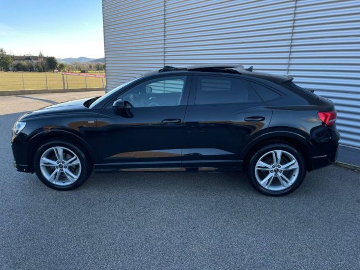 Audi Q3 Sportback 35 2.0 tdi Identity Black s-tronic (7)