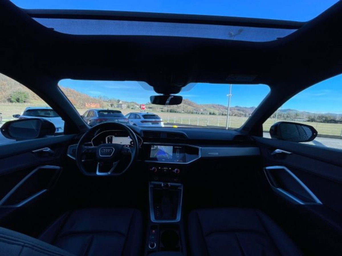 Audi Q3 Sportback 35 2.0 tdi Identity Black s-tronic (9)
