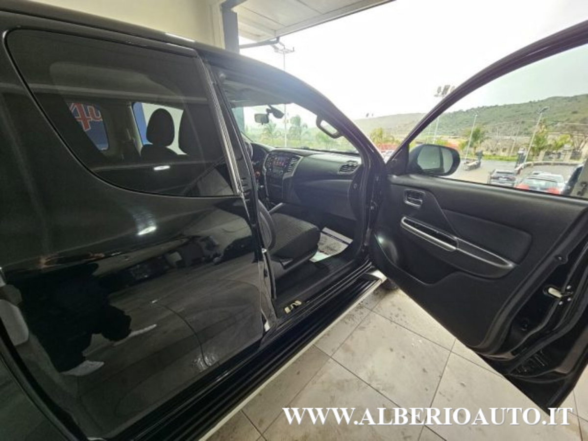 Mitsubishi L200 2.3 D Club Cab 4x4 Super Select Intense (14)