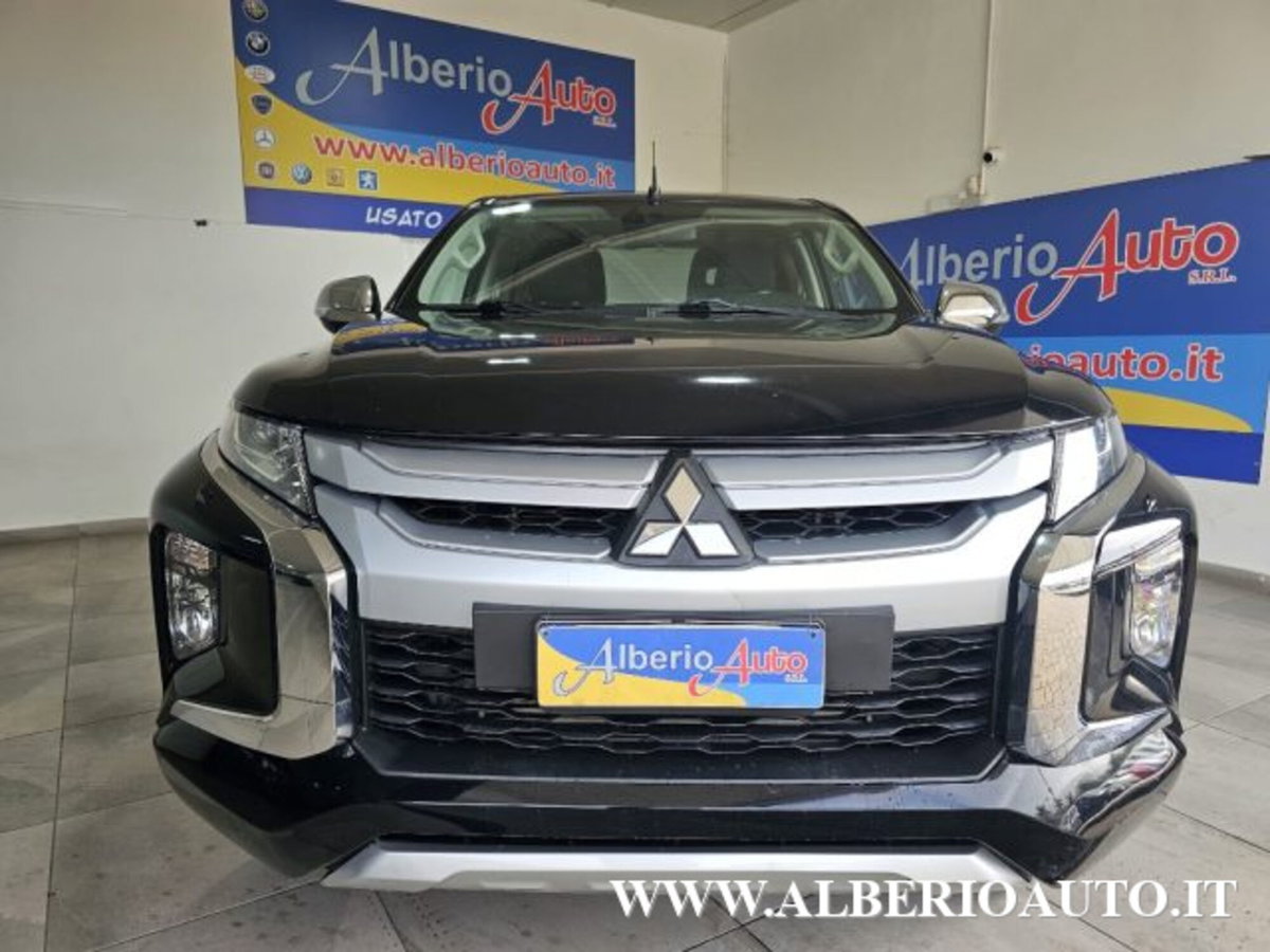 Mitsubishi L200 2.3 D Club Cab 4x4 Super Select Intense (2)