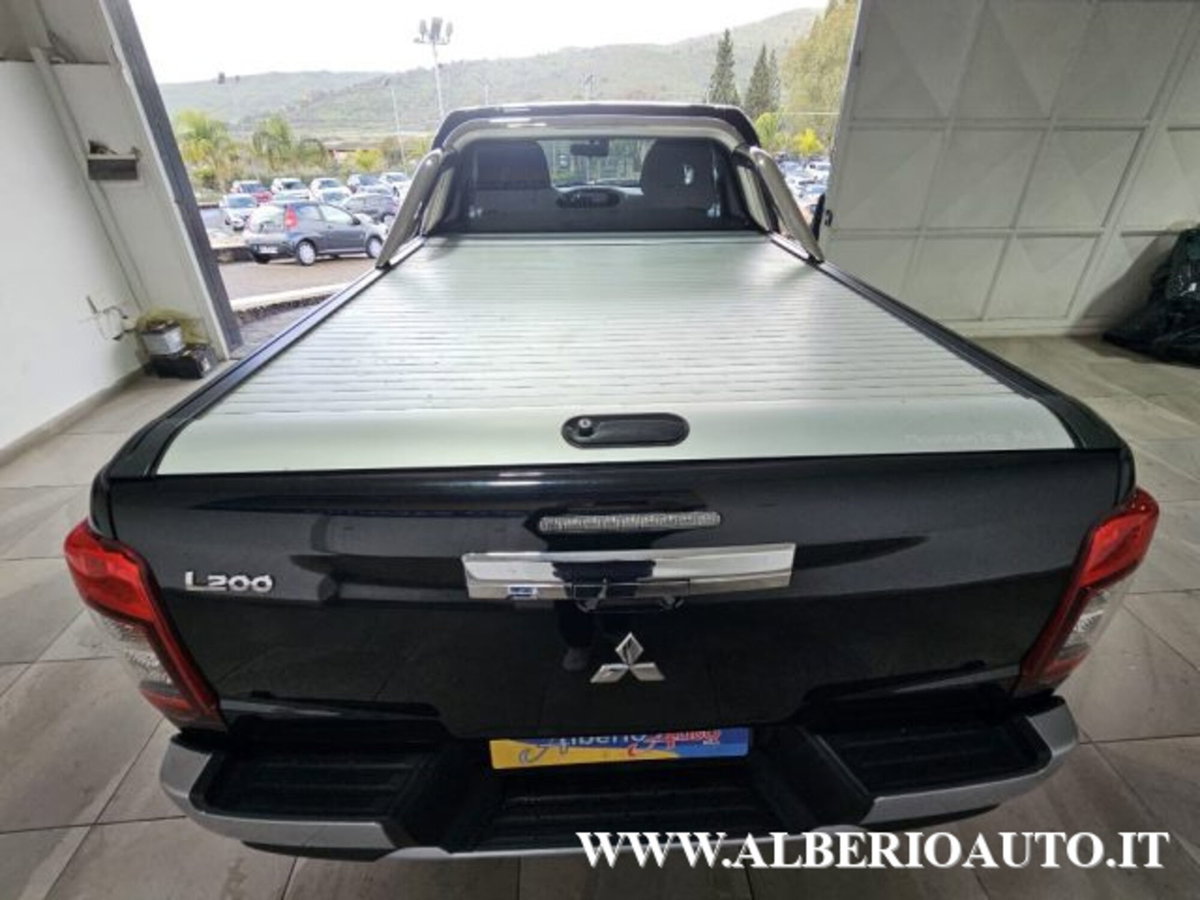 Mitsubishi L200 2.3 D Club Cab 4x4 Super Select Intense (7)