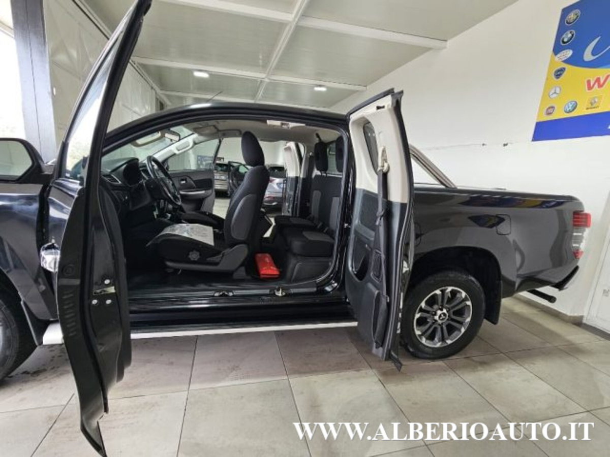Mitsubishi L200 2.3 D Club Cab 4x4 Super Select Intense (8)