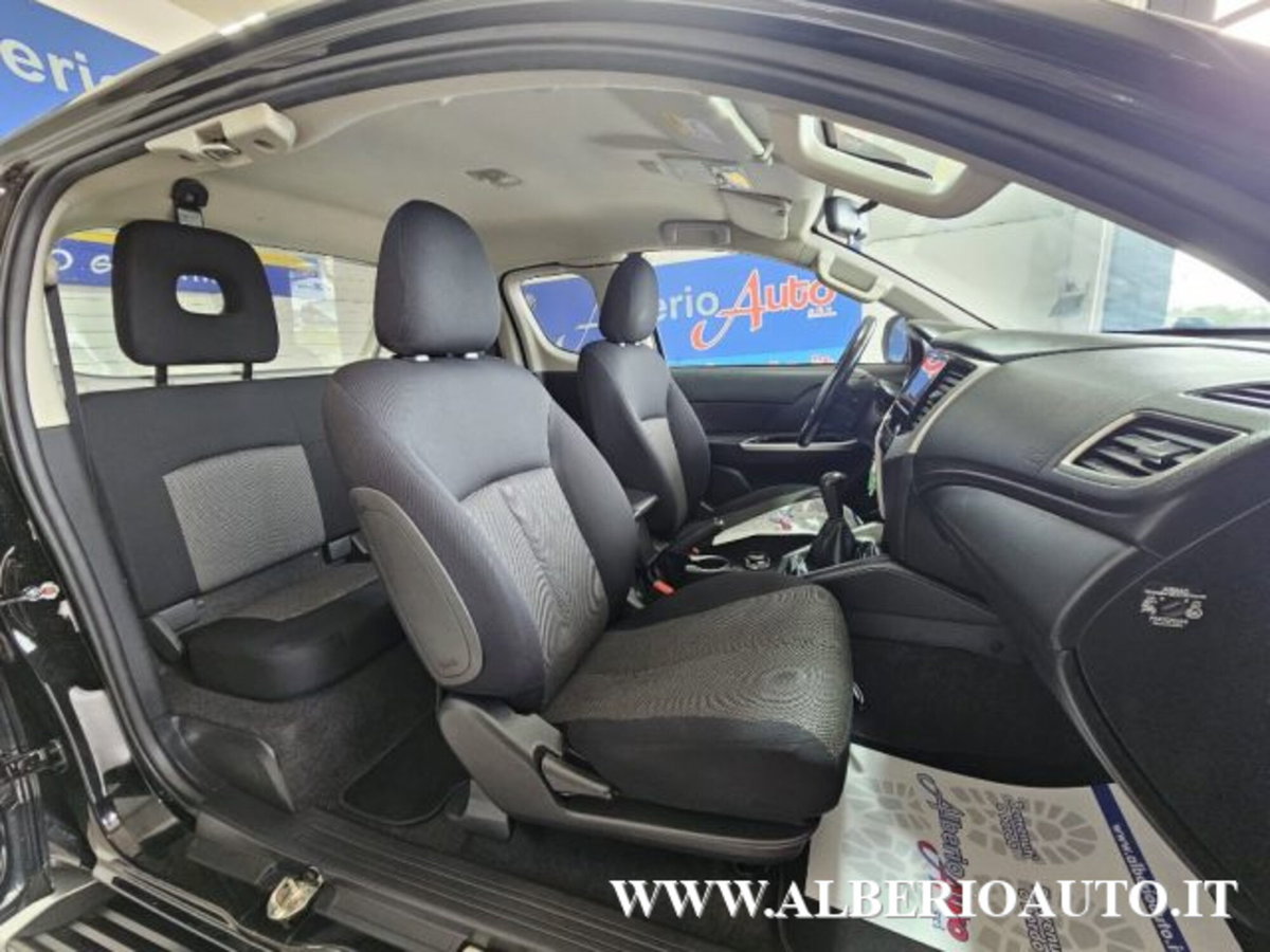Mitsubishi L200 2.3 D Club Cab 4x4 Super Select Intense (9)