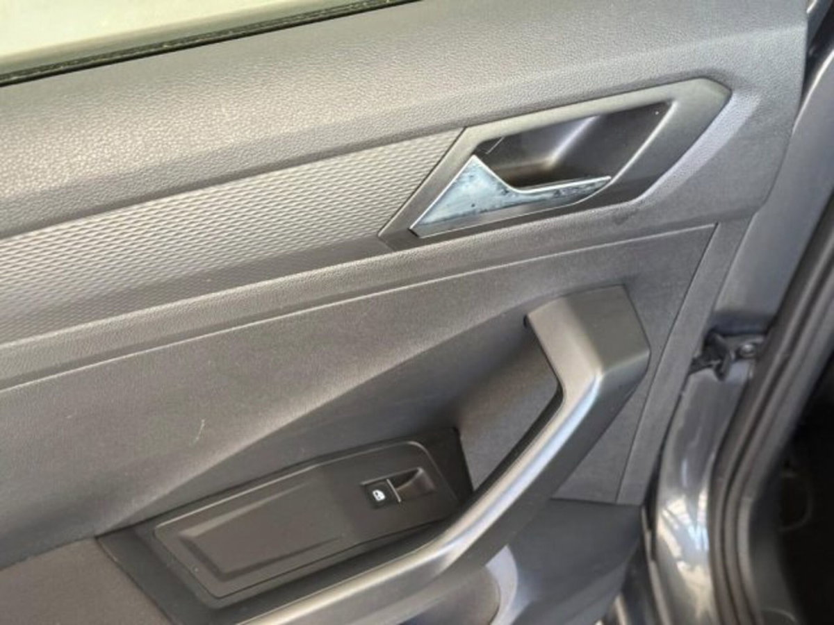 Volkswagen T-Roc 2.0 tdi Style 115cv (11)