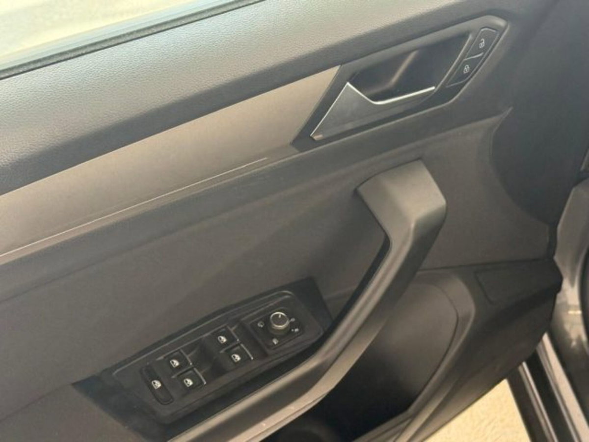 Volkswagen T-Roc 2.0 tdi Style 115cv (20)