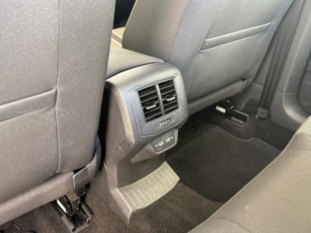 Volkswagen T-Roc 2.0 tdi Style 115cv (9)