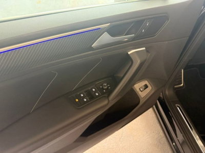 Volkswagen Tiguan 2.0 TDI 150 CV SCR DSG 4MOTION R-Line (11)