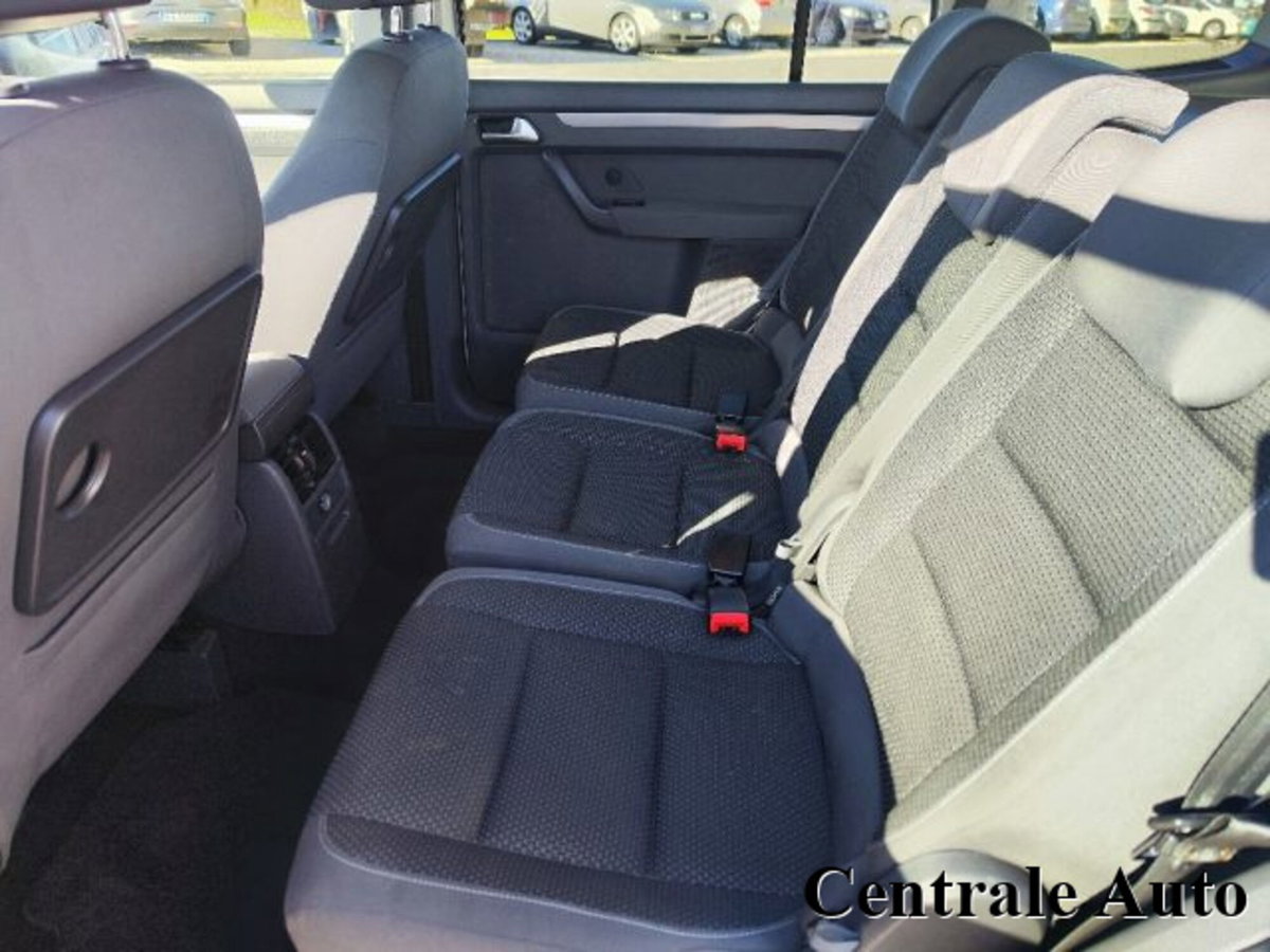 Volkswagen Touran 1.6 TDI DSG Comfortline (11)