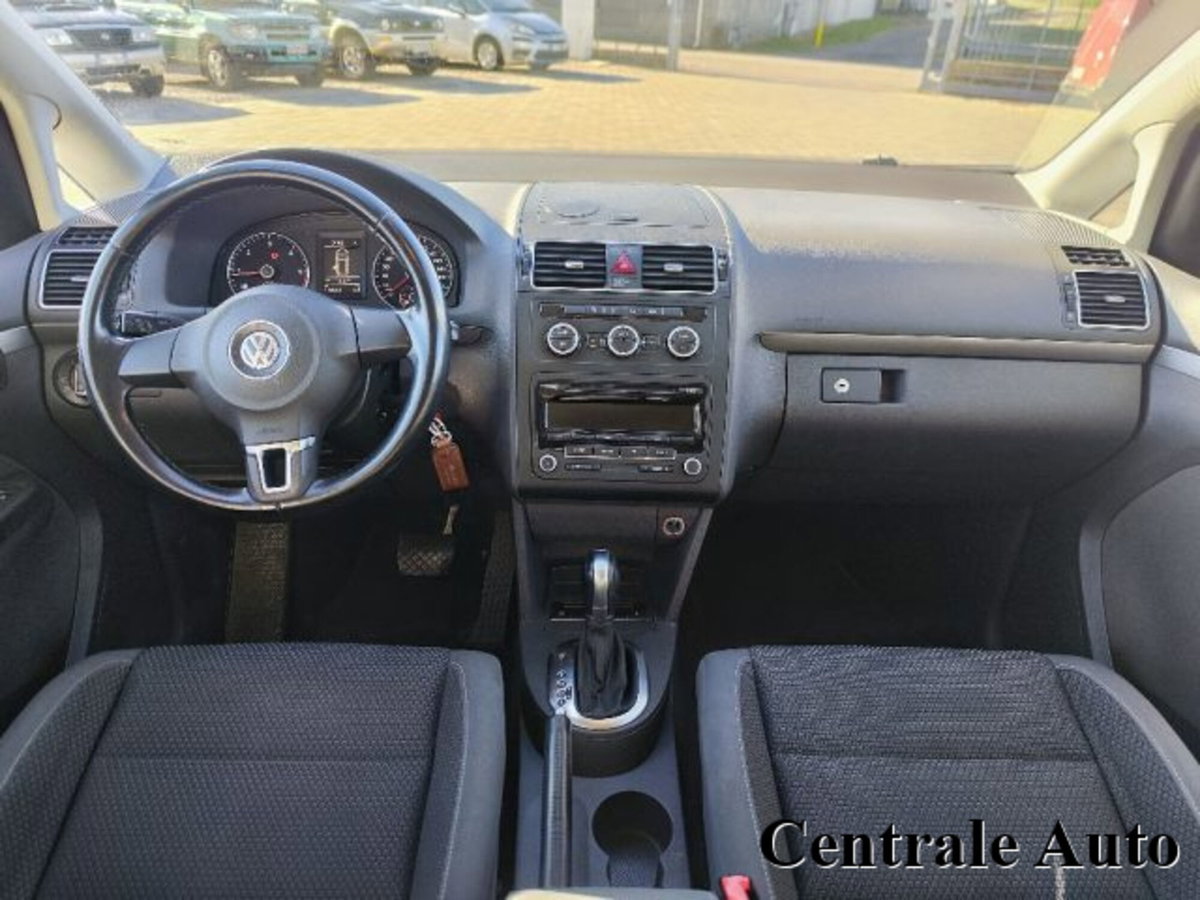 Volkswagen Touran 1.6 TDI DSG Comfortline (12)