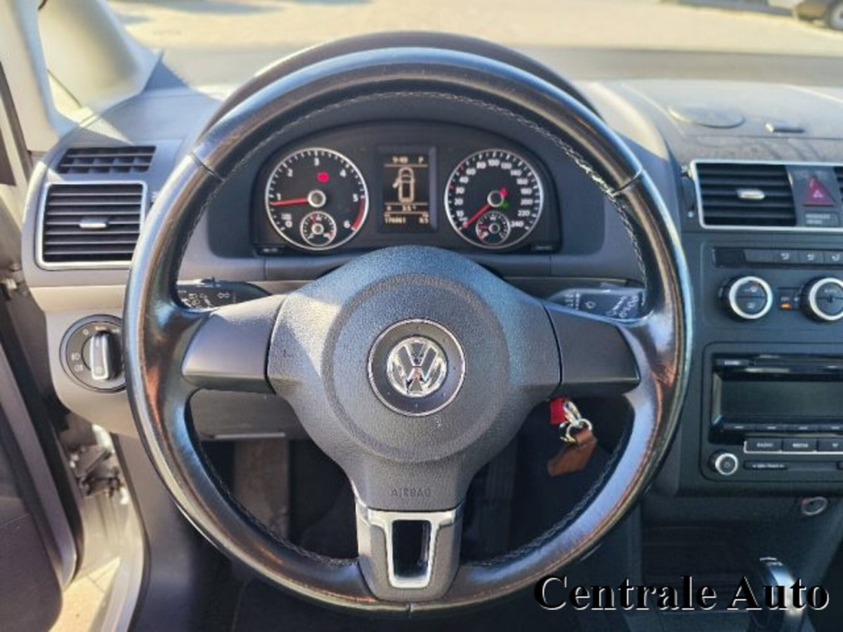 Volkswagen Touran 1.6 TDI DSG Comfortline (16)