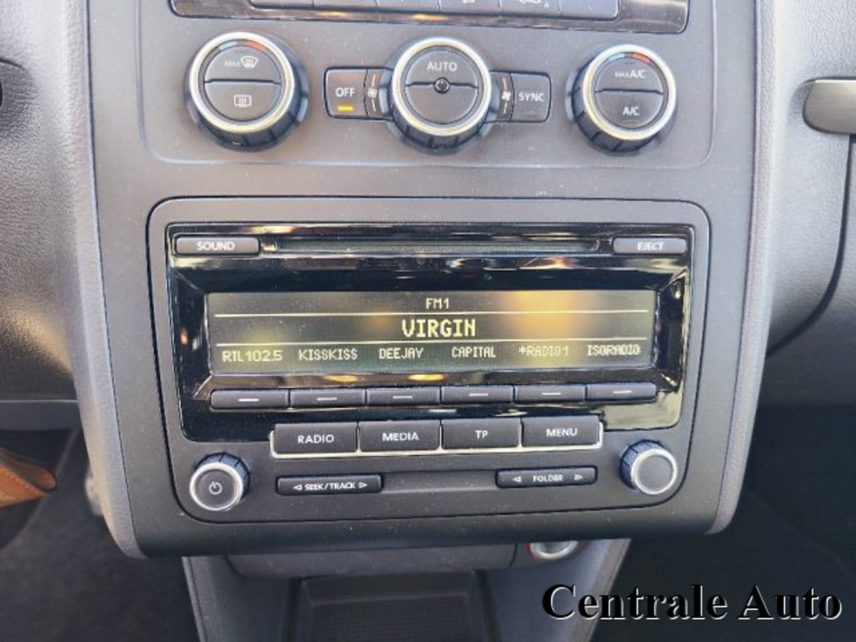 Volkswagen Touran 1.6 TDI DSG Comfortline (18)