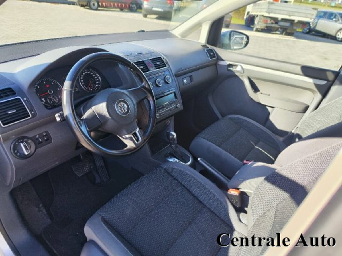 Volkswagen Touran 1.6 TDI DSG Comfortline (9)