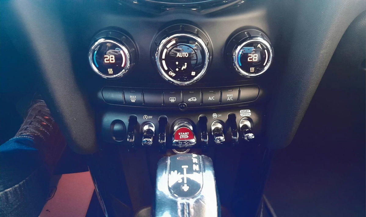 MINI Mini 2.0 Cooper SD aut. Hype 5 porte (19)