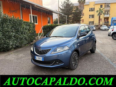Lancia Ypsilon 1.0 FireFly 5 porte S&S Hybrid Ecochic Silver usata