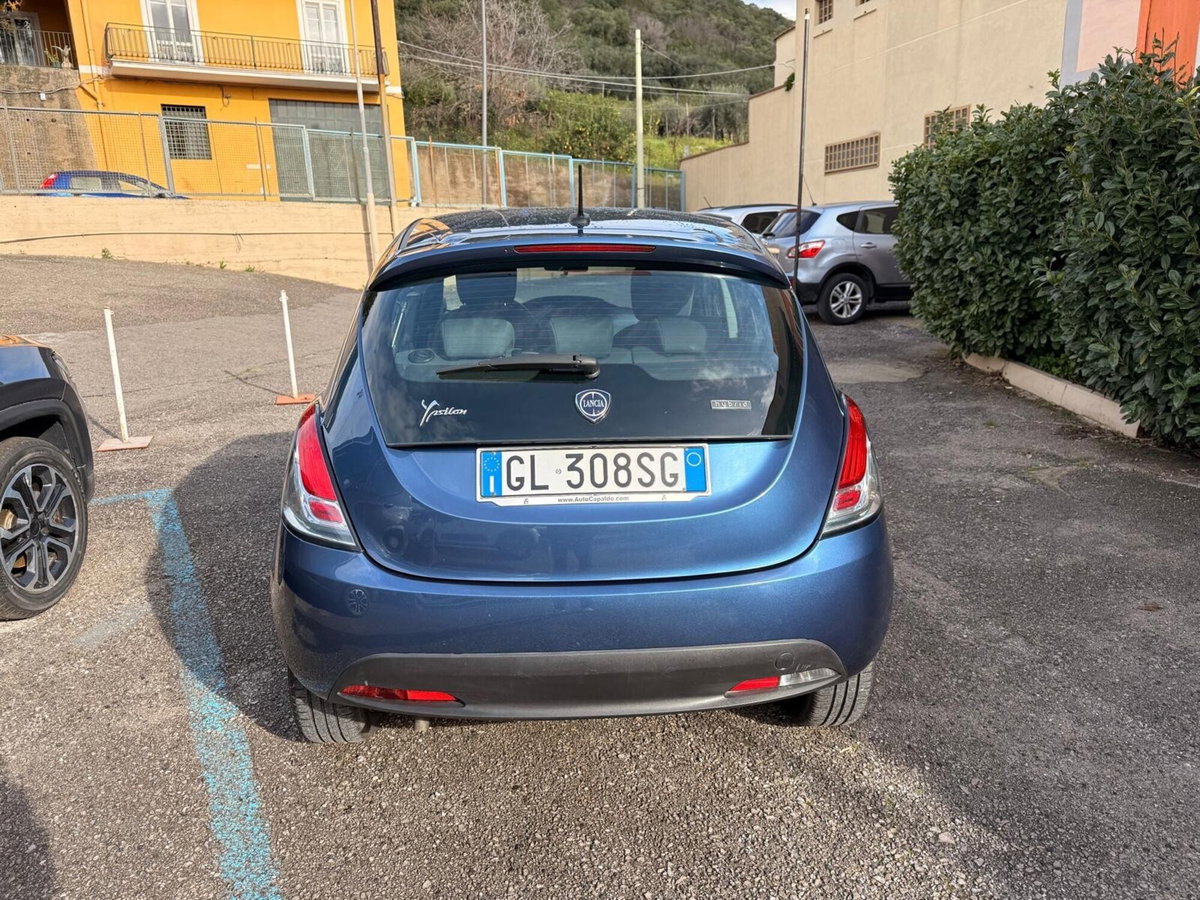 Lancia Ypsilon 1.0 FireFly 5 porte S&S Hybrid Ecochic Silver (10)