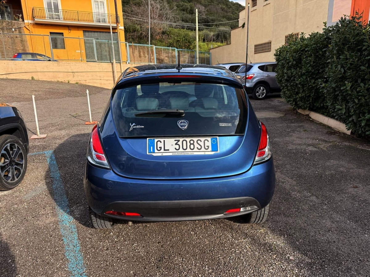 Lancia Ypsilon 1.0 FireFly 5 porte S&S Hybrid Ecochic Silver (11)