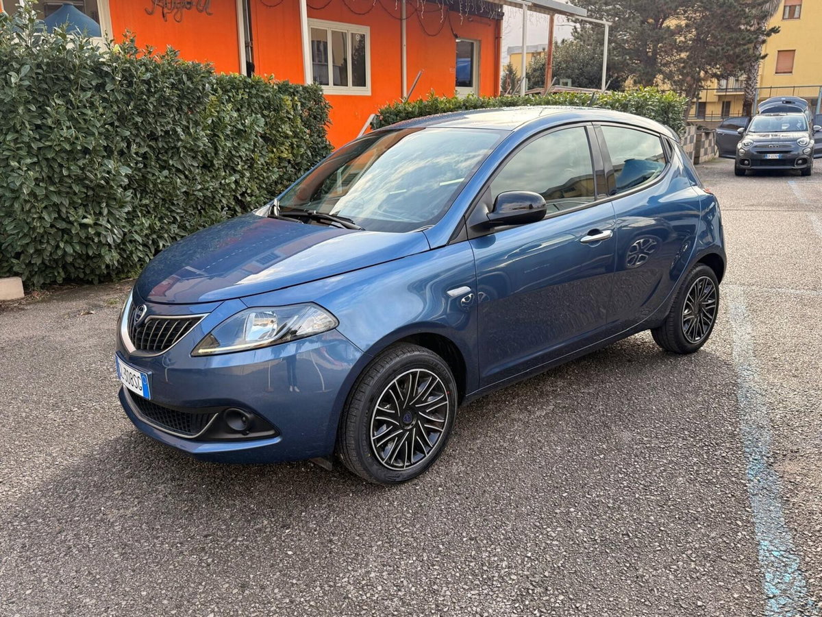 Lancia Ypsilon 1.0 FireFly 5 porte S&S Hybrid Ecochic Silver (14)