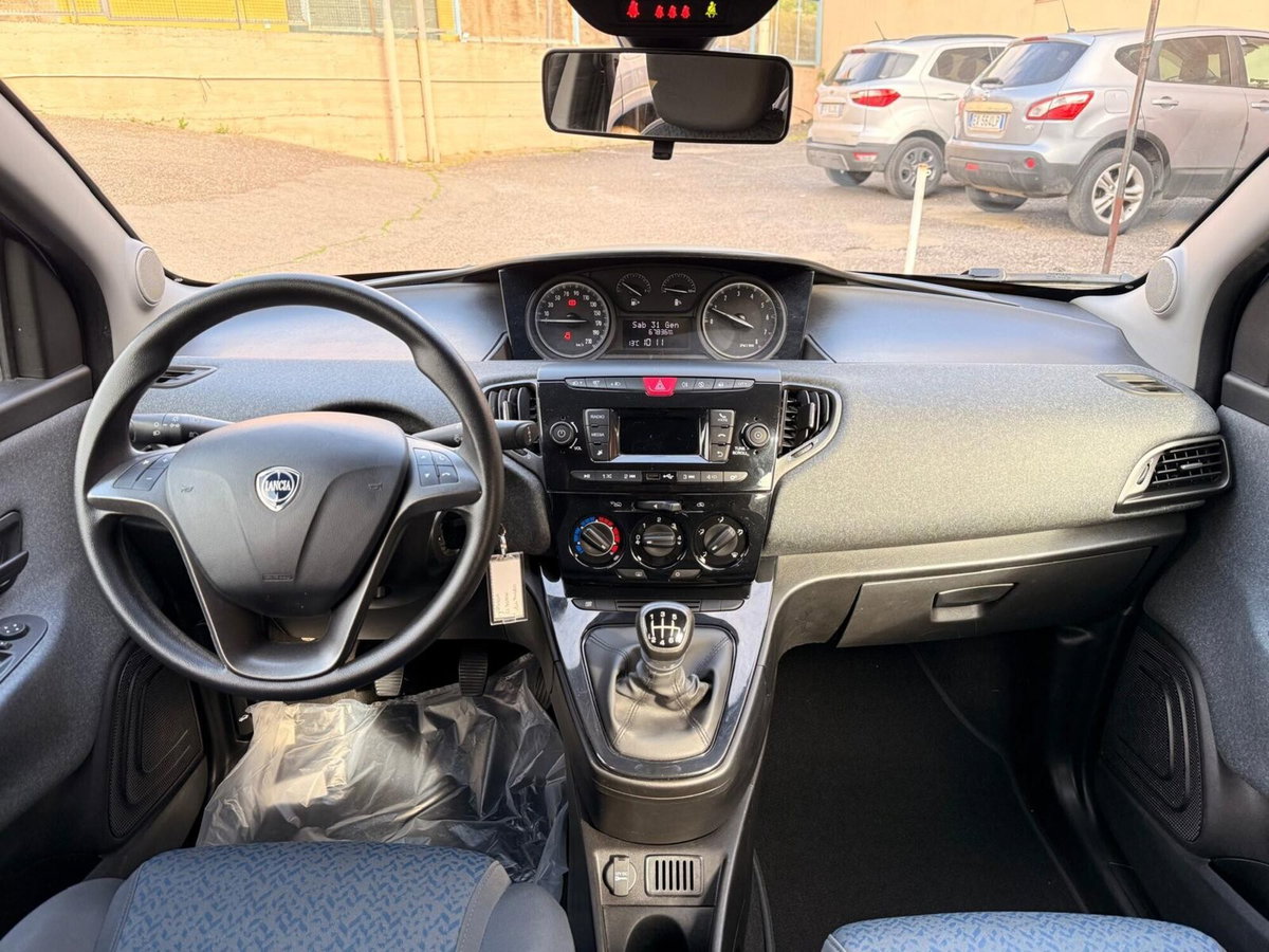 Lancia Ypsilon 1.0 FireFly 5 porte S&S Hybrid Ecochic Silver (15)